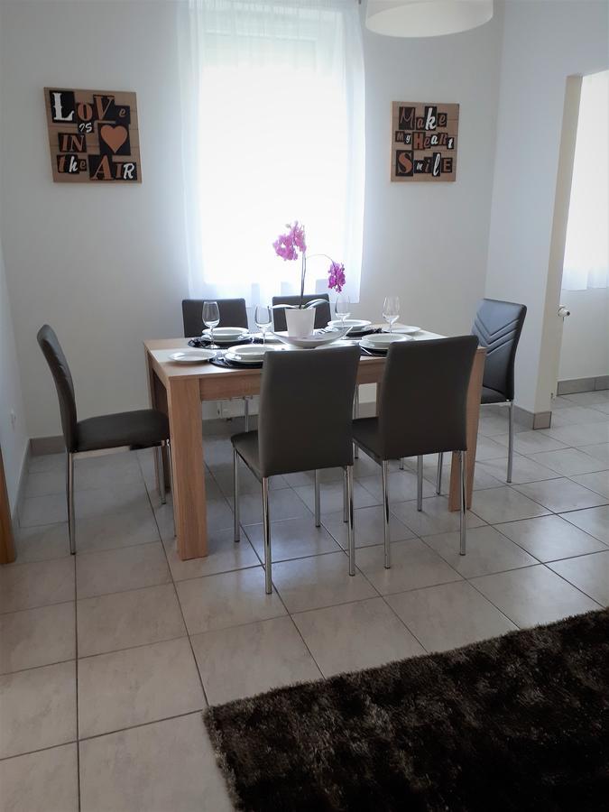 Hanna Apartman Buk Exterior photo