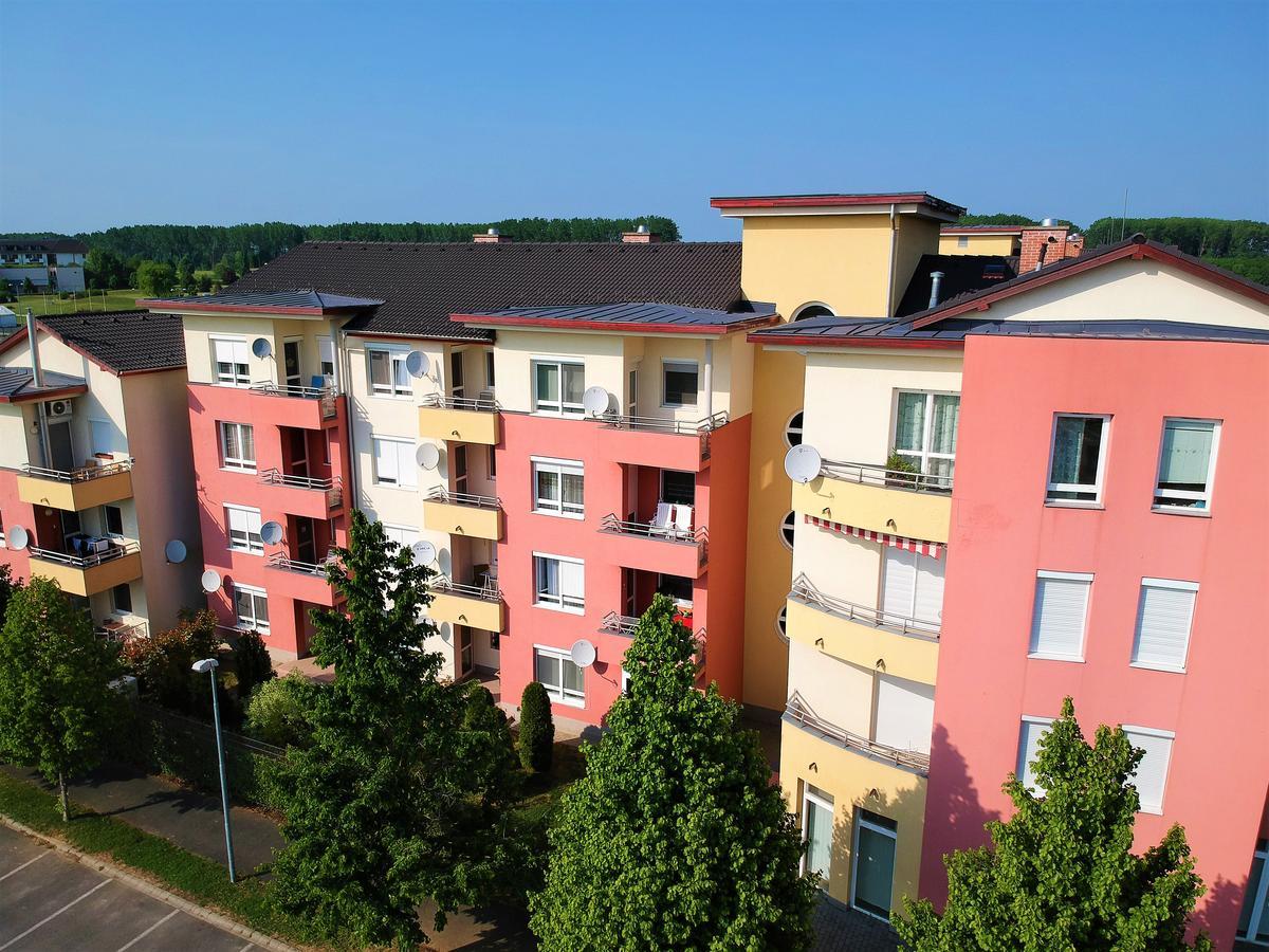 Hanna Apartman Buk Exterior photo