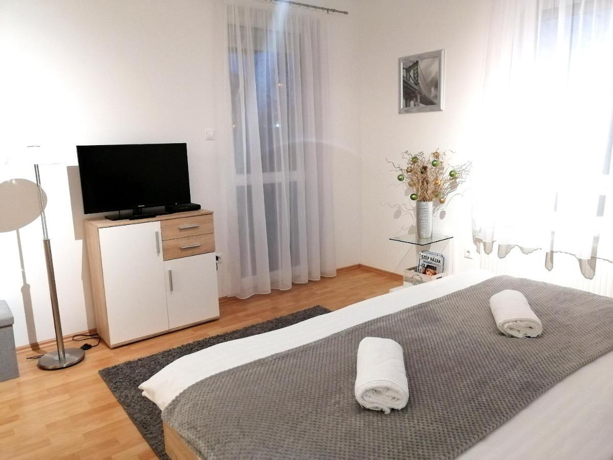 Hanna Apartman Buk Exterior photo