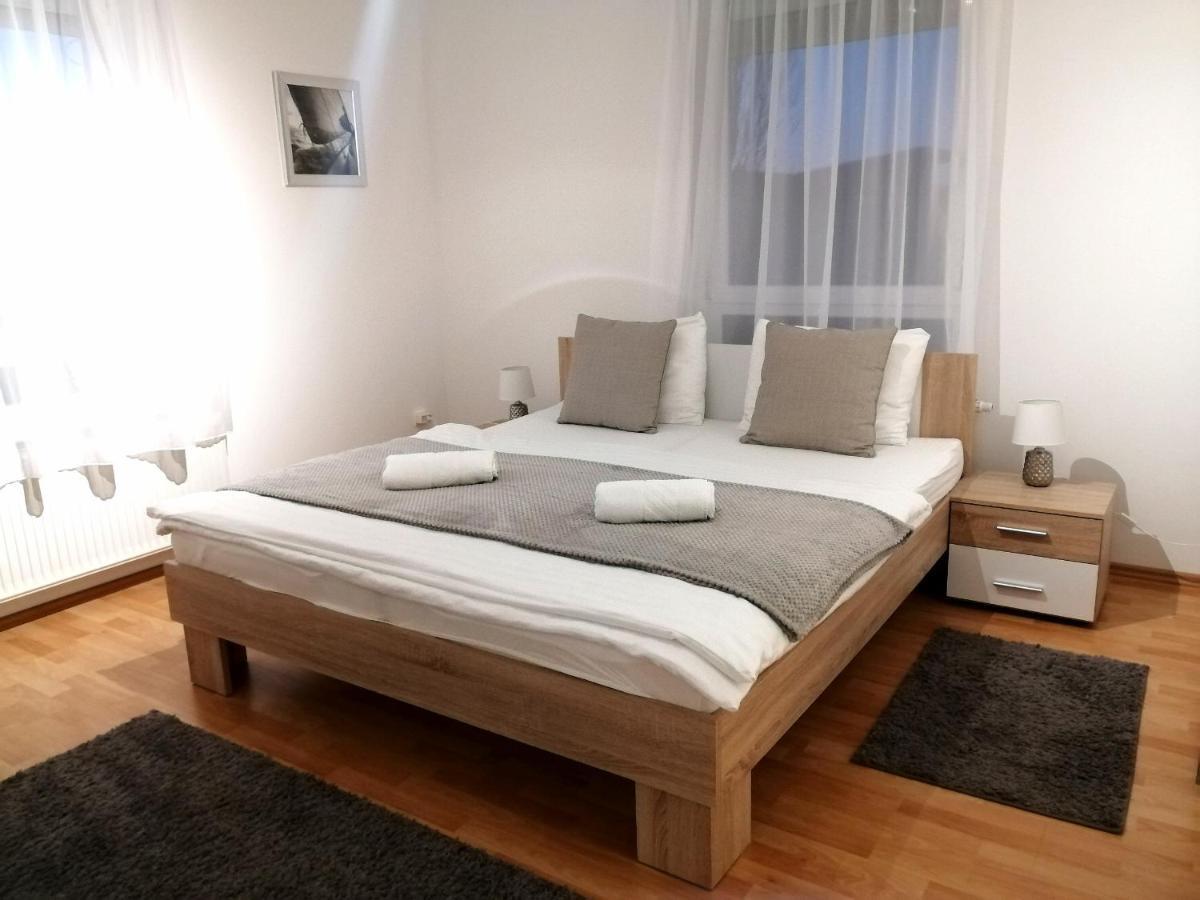 Hanna Apartman Buk Exterior photo